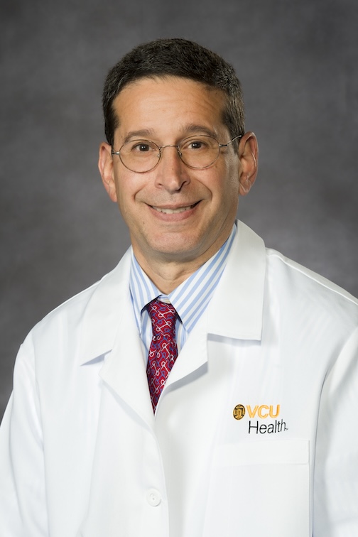 박사. 카지노용 흰색 재킷을 입은 케이츠