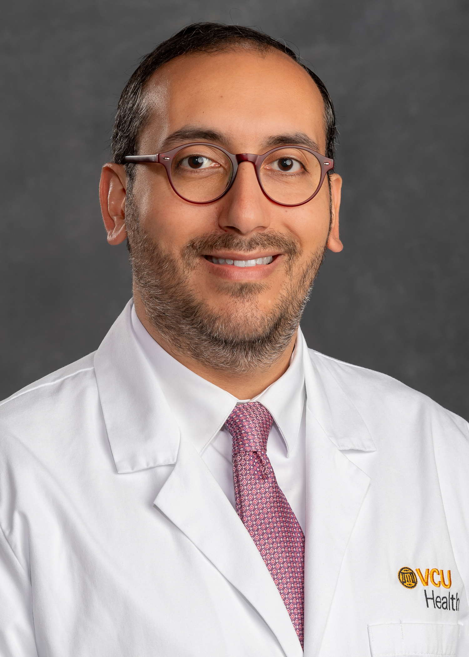 실험복을 입은 파블로 아랍 박사,