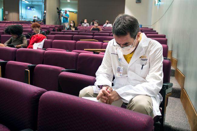 아트 켈러만, 기도하는 중