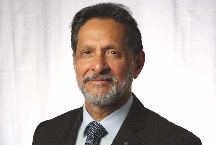 양복을 입은 남자