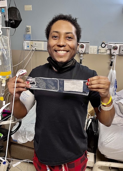 환자가 사인과 마일을 보유하고 있습니다