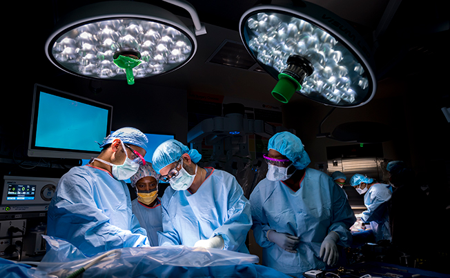 작업 중인 수술팀